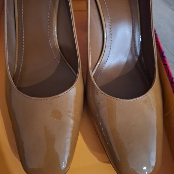 TORY BURCH Tan Patent Leather Block Banana Heels Size 8.5 - Picture 6 of 8